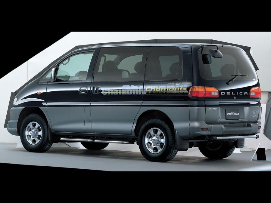  Mitsubishi Delica Space Gear 4WD 1997 года  (фото 4 из 10)